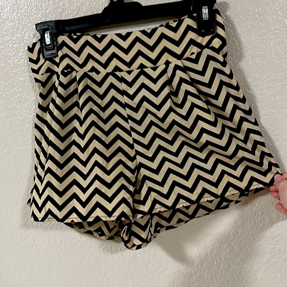 Millibon USA chevron patterned shorts